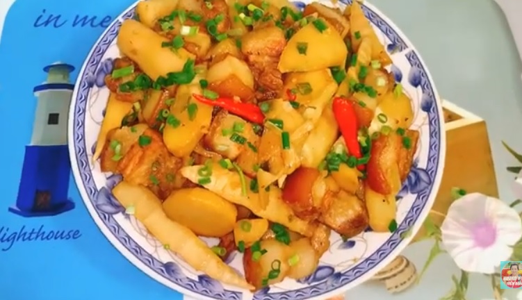 Bí quyết làm Thịt Heo Kho Măng mềm thấm, măng giòn ngọt không hăng chuẩn vị cơm nhà